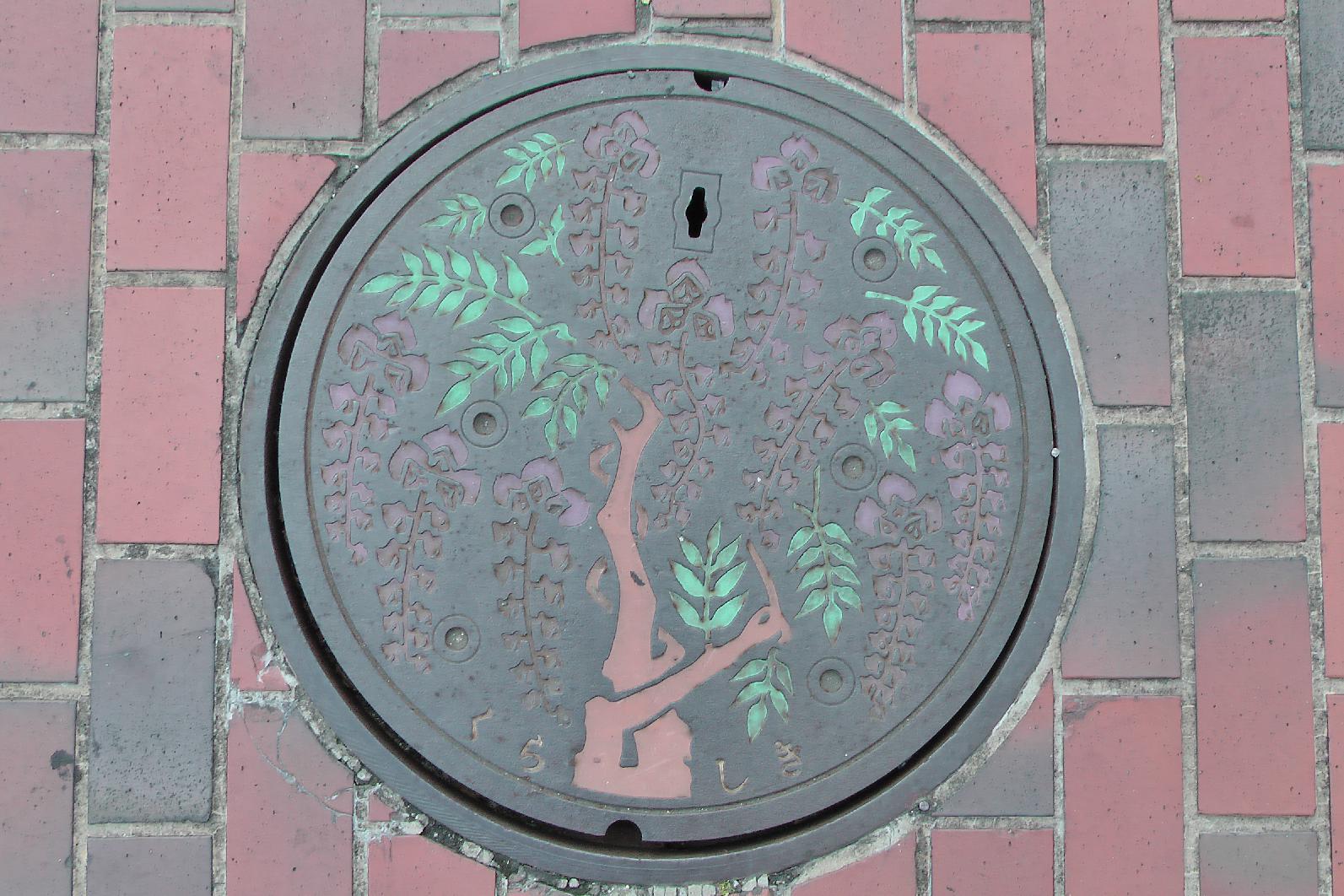 Manhole cover in Kurashiki