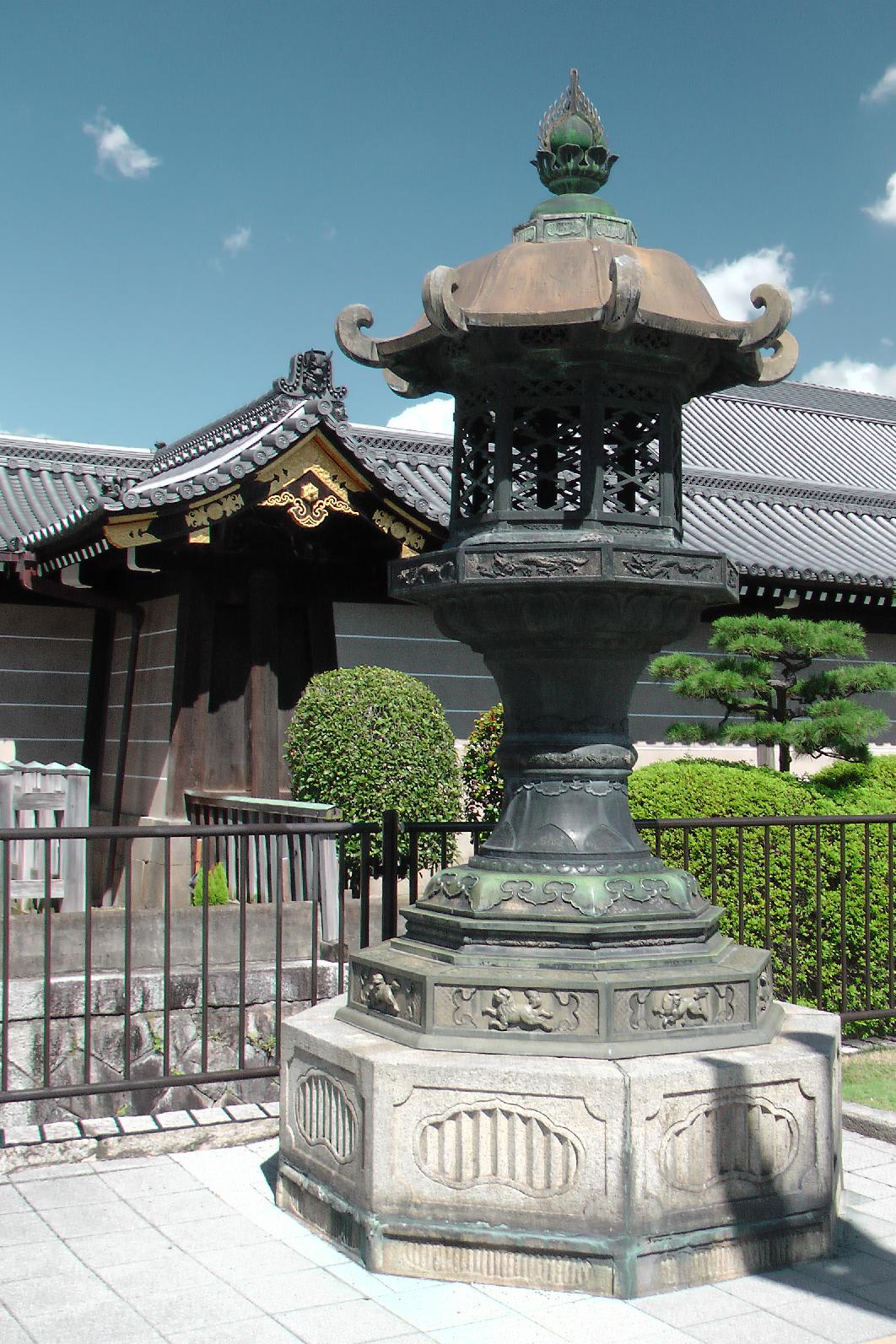 Lantern located in the patio of the Nishi Hongan-ji Temple complex