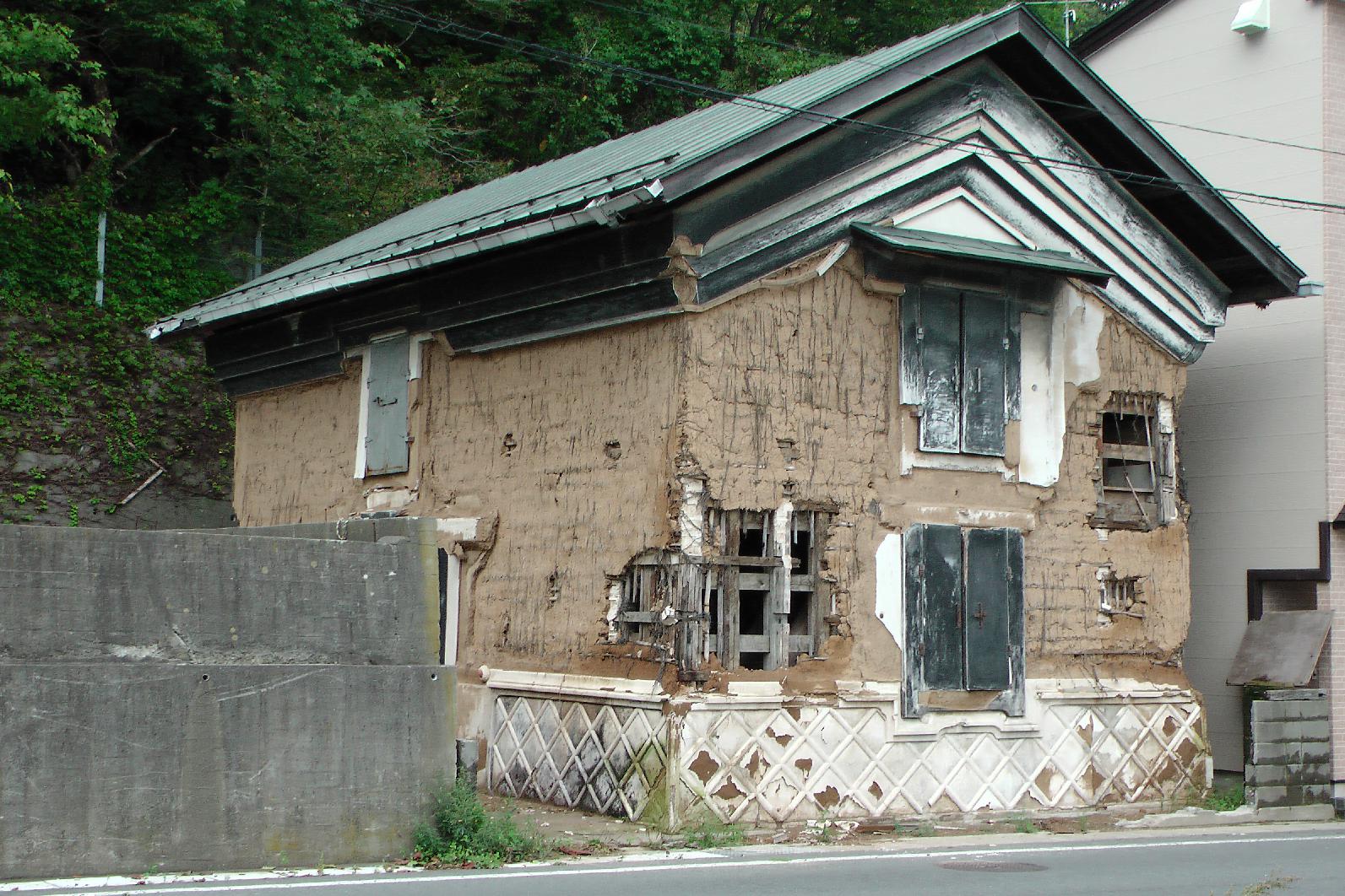 Old Kura house in Miyako. Even though relatively far from the sea still suffered severe damage.