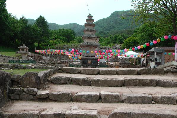  temple complex in Mireuk-ri