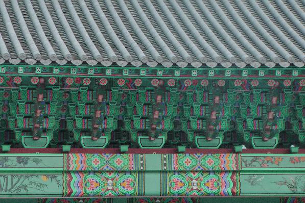 Gate on the way to Mungyeon