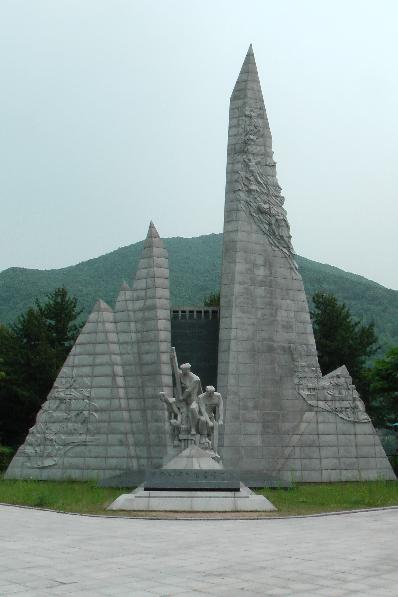 Monument near by Chungju dam