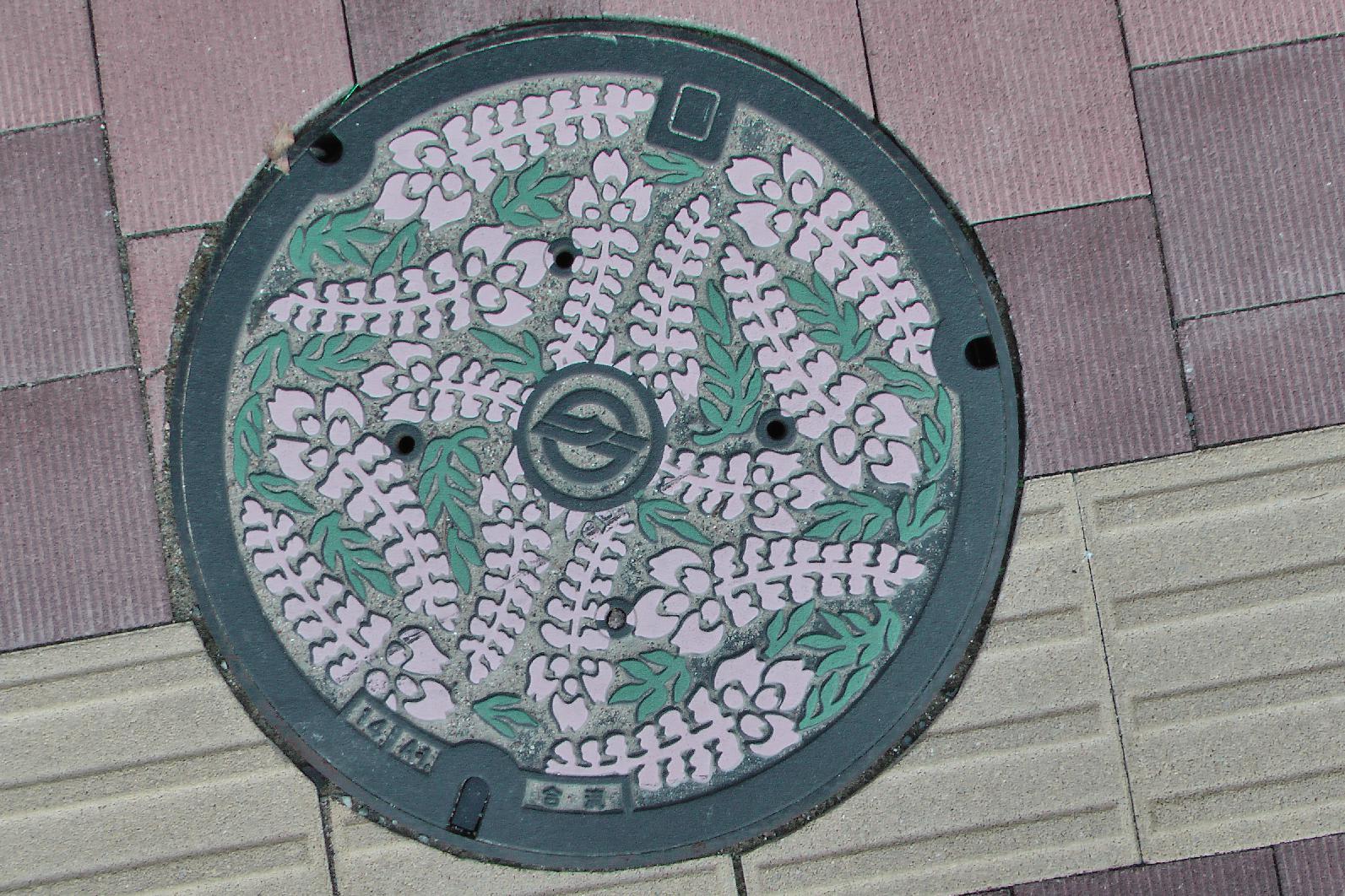 Manhole cover in Kurashiki