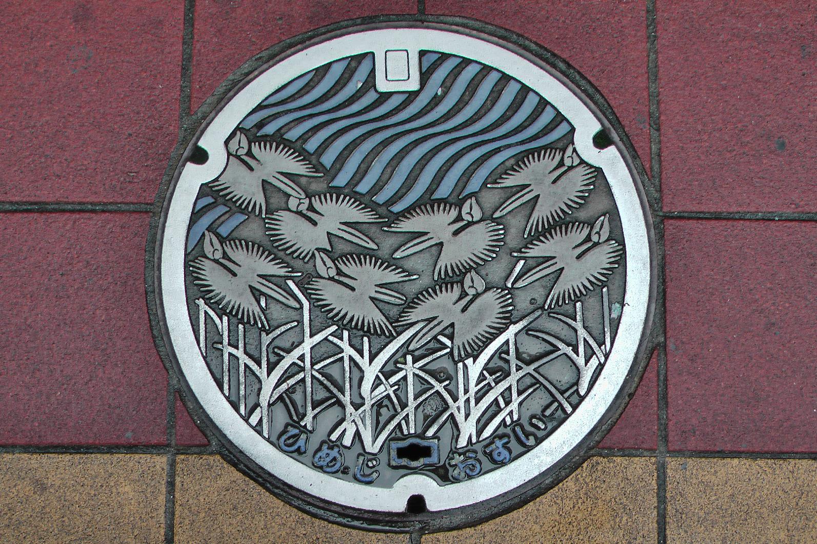 Manhole cover in Himeji