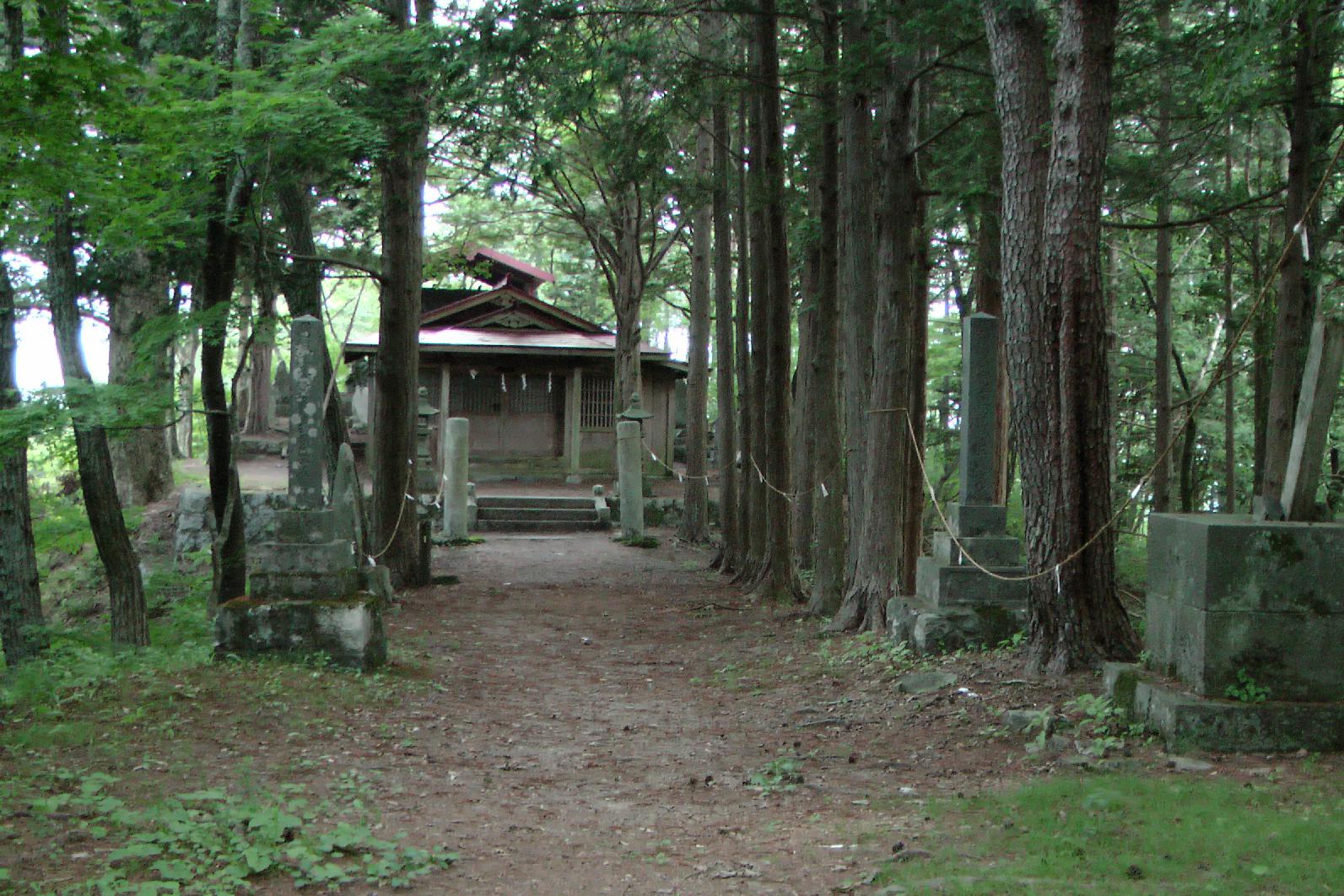 Shrine at the torii pass