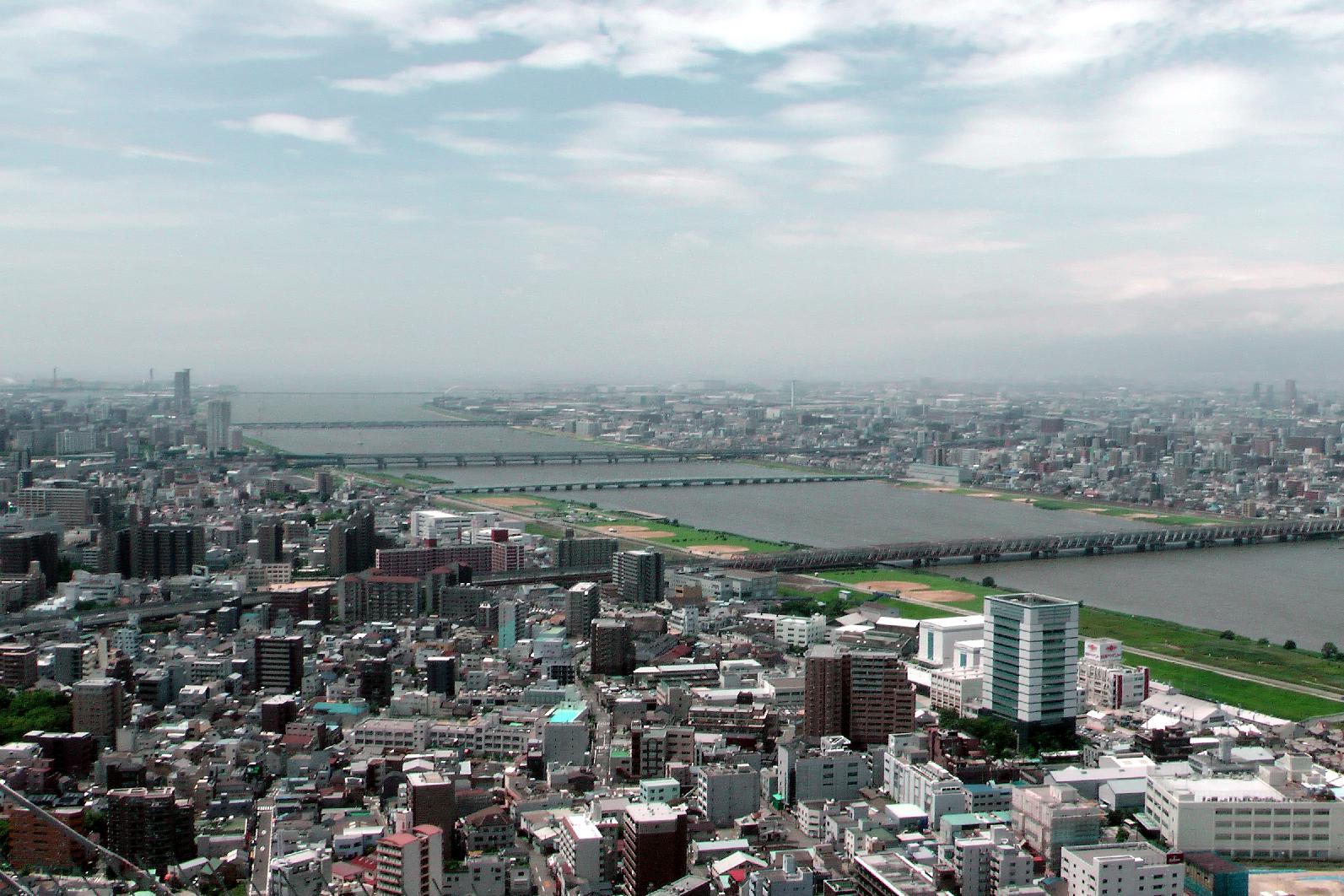 Osaka and Yodo Gawa (river). View to the (Kobe) south 